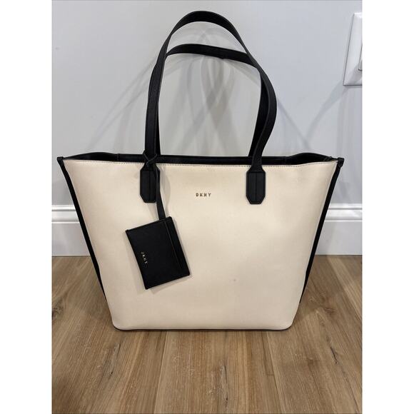 DKNY Bradee Tote Cream With Black Accents 15x12” Card Wallet R14AHQ04 - Picture 1 of 16
